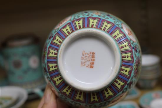 A box of Chinese porcelain